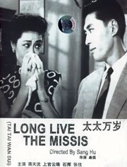 美女露出尿口让男生捅